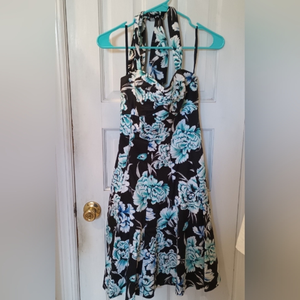 White House Black Market, size 4, EUC, Halter Dress